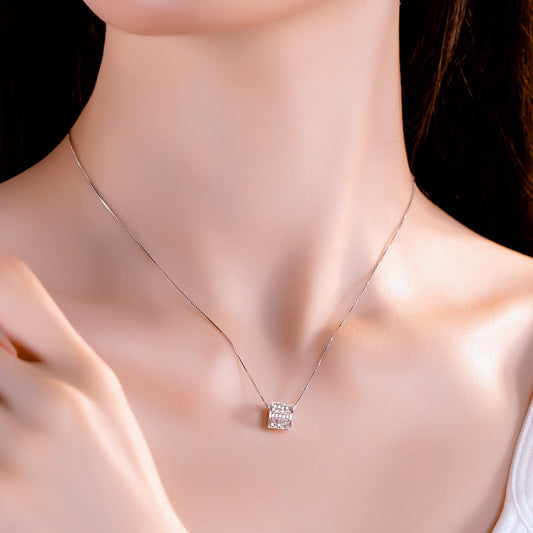 Elegant Crystal Necklace – Minimalist Luxury Jewelry