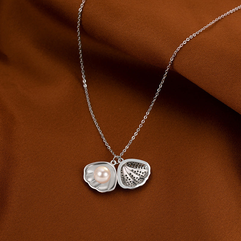 Elegant Crystal Necklace – Minimalist Luxury Jewelry